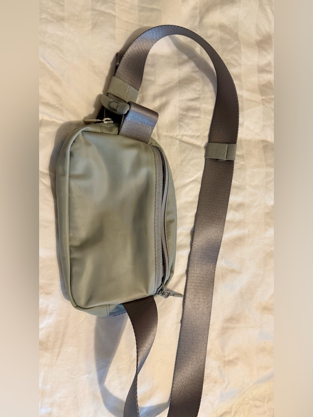 Lululemon bum bag light gray!